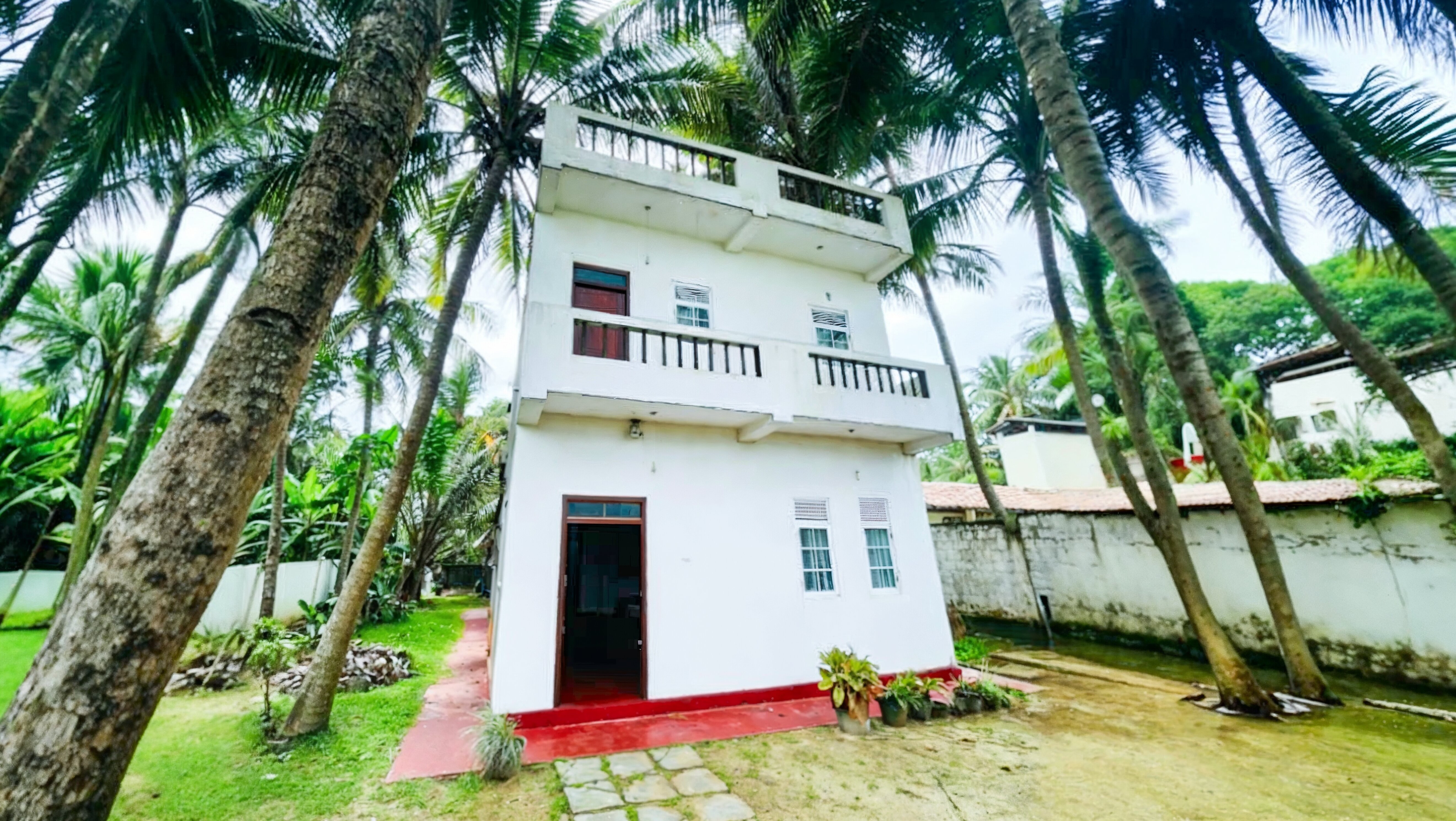 BAWANS Villa Exterior